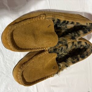 Koolaburra Tan Suede Slippers with Furry Lining